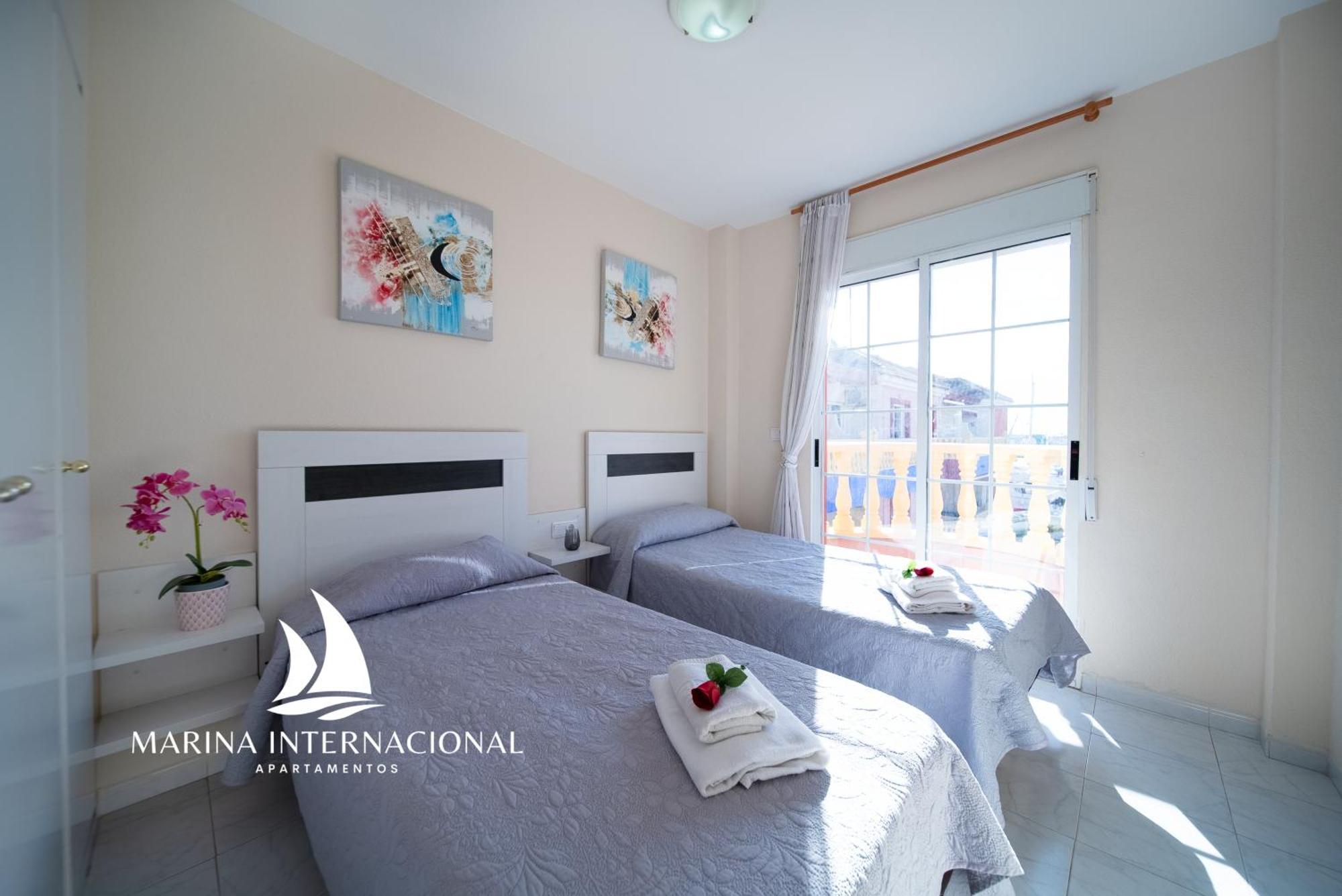 Apartamentos Marina Internacional Торевиеха Екстериор снимка